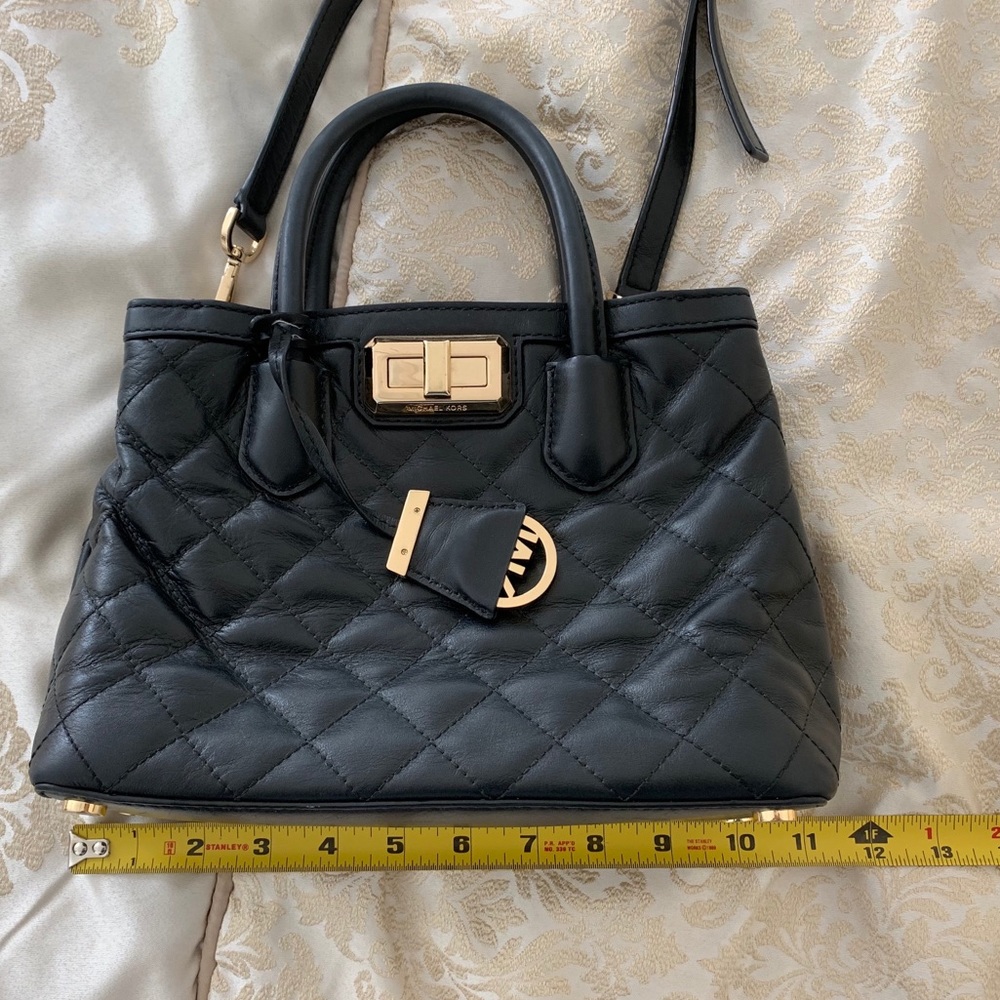 **SOLD** MICHAEL KORS BLACK CROSSBODY - Picture 4 of 8